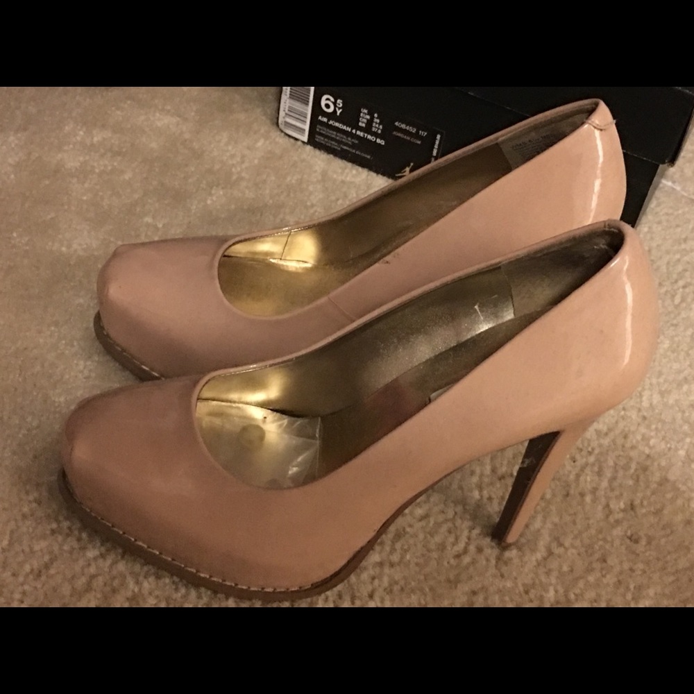 Platform blush/nude beautiful lightly worn shoes